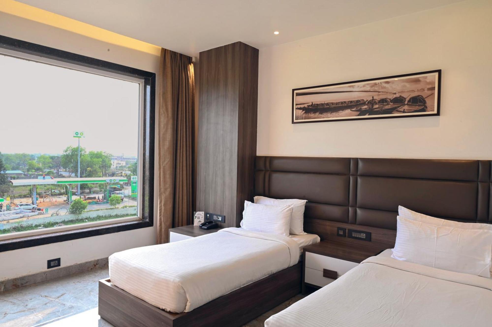 Econest Hotel Tarapith Exterior photo
